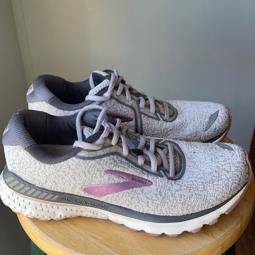 Women’s Brooks Adrenaline size 8